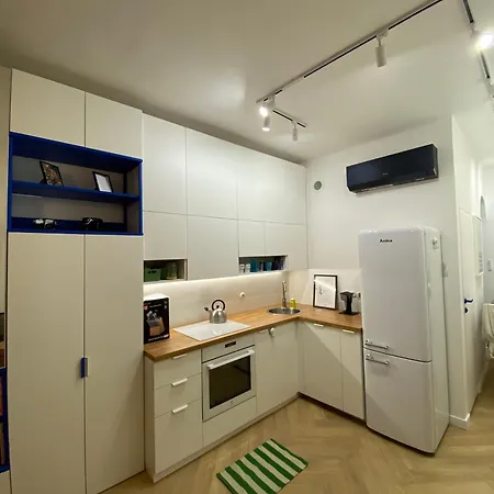 Zzzoliborski Sen - Metro Plac Wilsona - Zoliborz * ワルシャワ